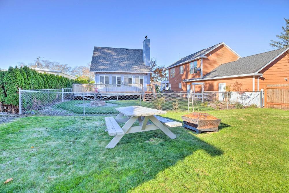 Pet-Friendly Rockaway Beach Home with Fire Pit!